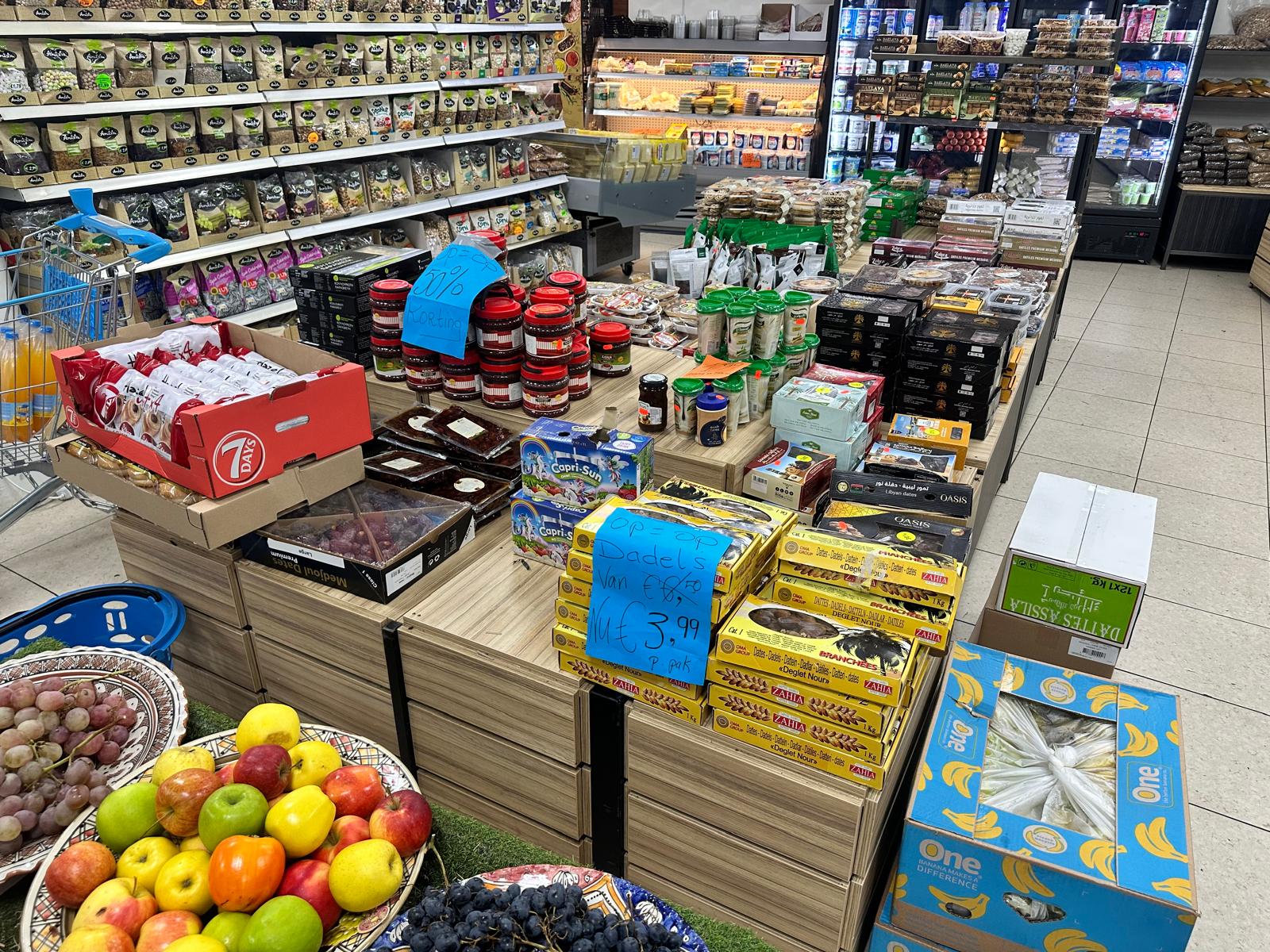 Versmarkt Marjane – actietafel met snacks en dadels