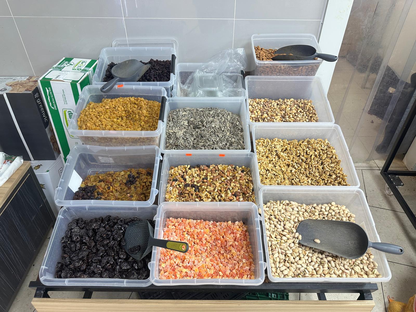 Versmarkt Marjane Leiden – noten, zaden en schepgoed