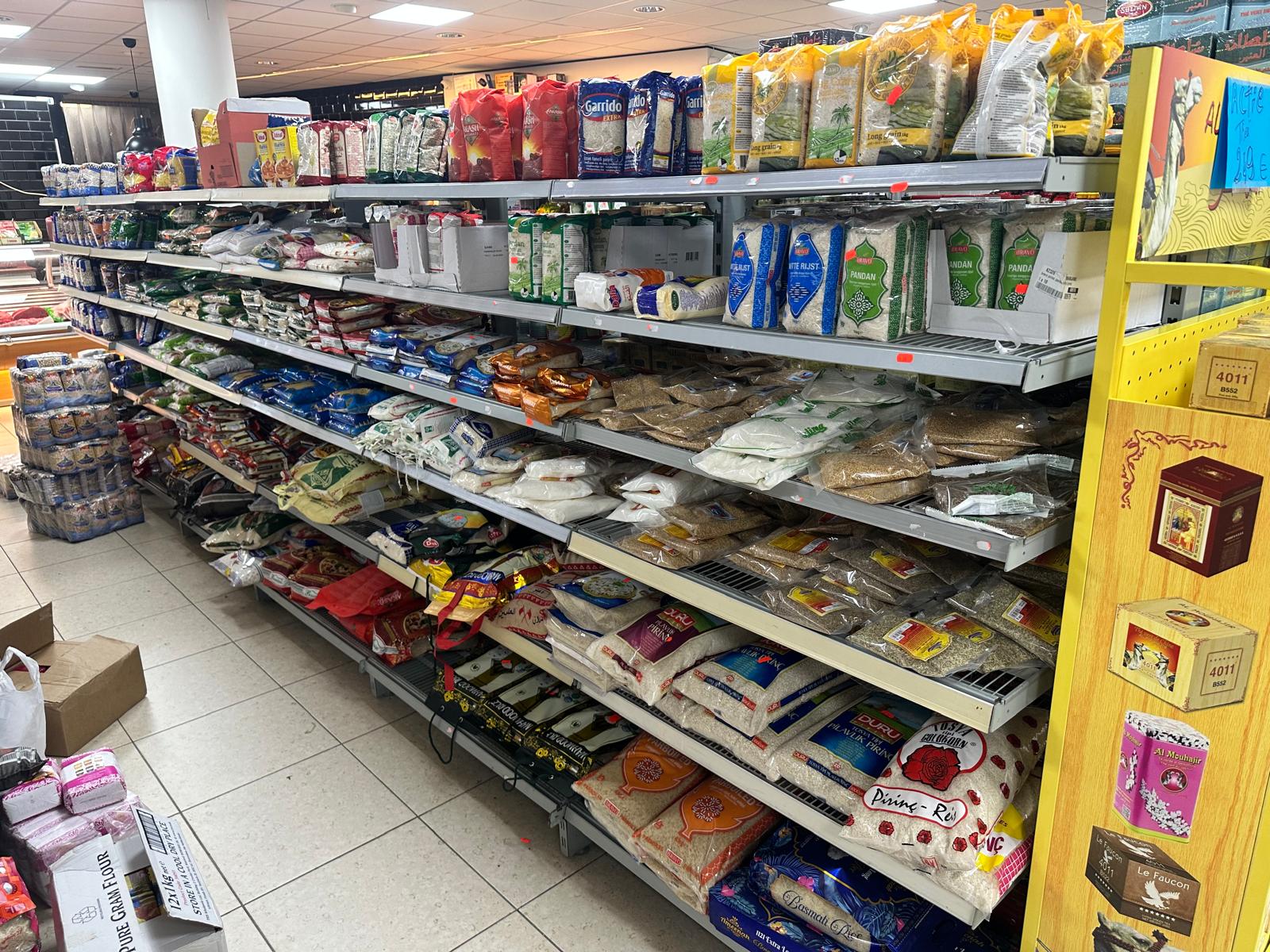 Versmarkt Marjane Leiden – schap met rijst en granen